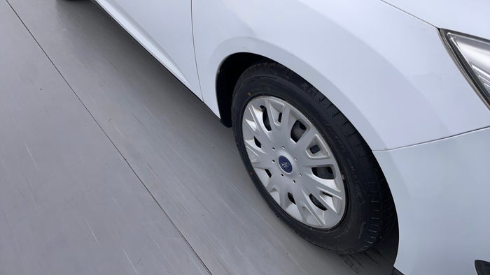 FORD FOCUS-Wheel Cap RHS Front Scratch
