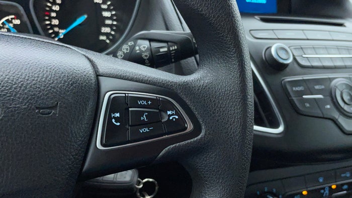 FORD FOCUS-Drivers Control