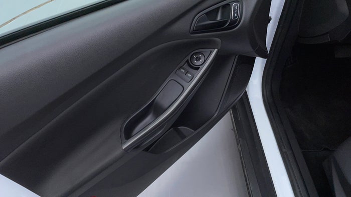 FORD FOCUS-Door Interior LHS front Scratch