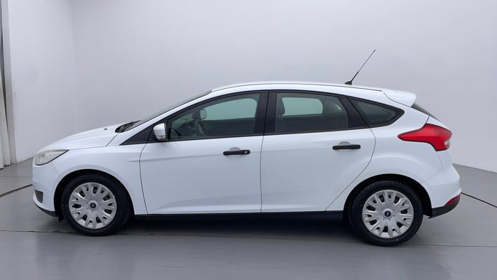FORD FOCUS-Left Side View