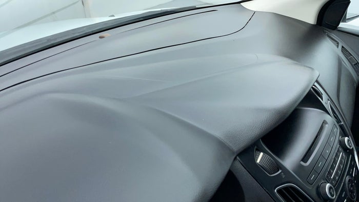 FORD FOCUS-Dashboard Trim Faded