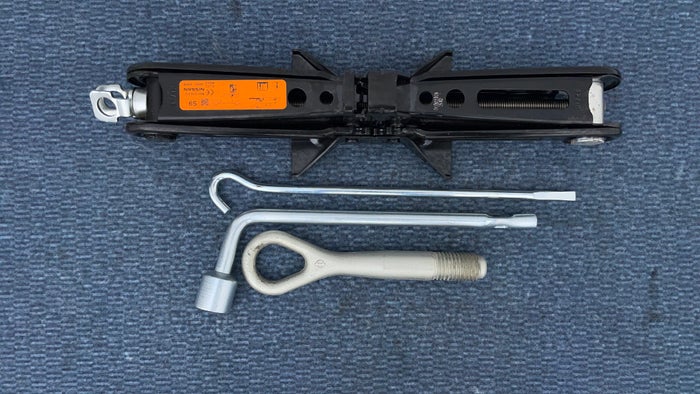 NISSAN KICKS-Tool Kit