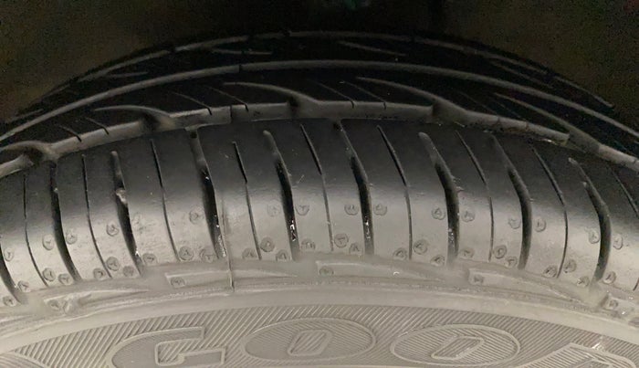 2018 Maruti Alto 800 VXI, Petrol, Manual, 65,730 km, Left Front Tyre Tread