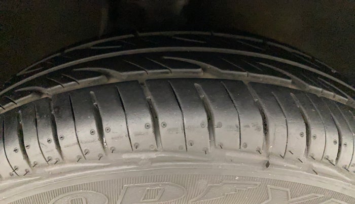 2018 Maruti Alto 800 VXI, Petrol, Manual, 65,730 km, Right Front Tyre Tread