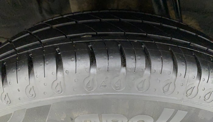 2021 Renault Kwid RXT 1.0 (O), Petrol, Manual, 9,900 km, Right Rear Tyre Tread