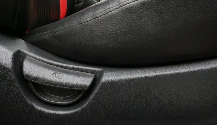 2017 Hyundai Grand i10 MAGNA 1.2 KAPPA VTVT, CNG, Manual, 40,924 km, Driver Side Adjustment Panel