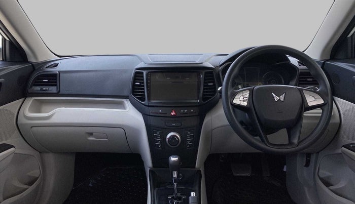 2022 Mahindra XUV300 W6 1.2 PETROL AMT, Petrol, Automatic, 2,286 km, Dashboard