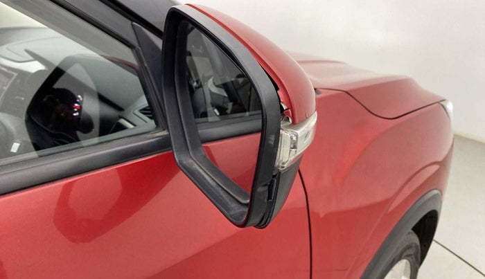 2019 Mahindra XUV 3OO W8 1.2 PETROL, Petrol, Manual, 34,177 km, Right rear-view mirror - Cover has minor damage