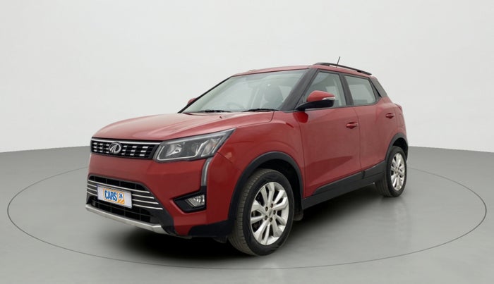 2019 Mahindra XUV 3OO W8 1.2 PETROL, Petrol, Manual, 34,177 km, Left Front Diagonal
