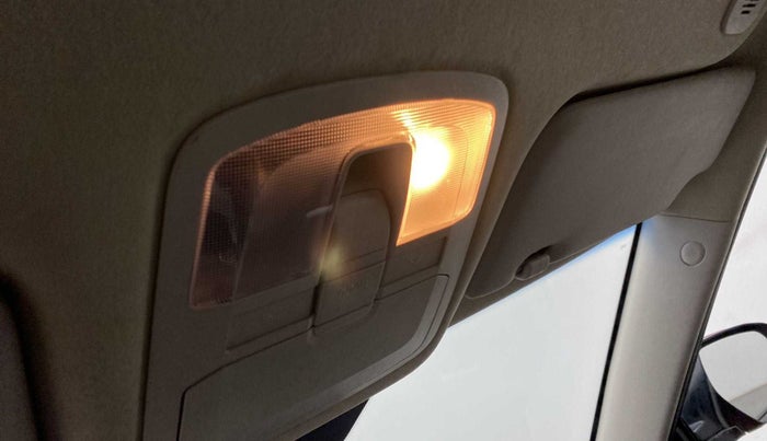 2019 Mahindra XUV 3OO W8 1.2 PETROL, Petrol, Manual, 34,177 km, Ceiling - Roof light/s not working