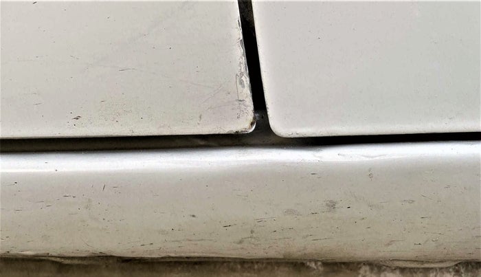2017 Toyota Etios GD, Diesel, Manual, 94,644 km, Left running board - Paint has minor damage