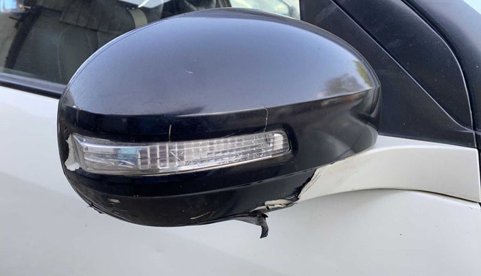 2016 Maruti Swift VDI ABS, Diesel, Manual, 97,062 km, Right rear-view mirror - Cover has minor damage