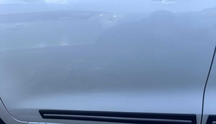 2019 Maruti Swift VXI, Petrol, Manual, 39,068 km, Front passenger door - Minor scratches