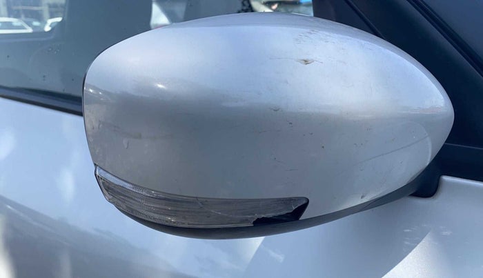 2019 Maruti Swift VXI, Petrol, Manual, 39,068 km, Right rear-view mirror - Indicator light has minor damage