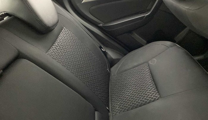 2018 Maruti Vitara Brezza ZDI PLUS AMT, Diesel, Automatic, 55,927 km, Second-row left seat - Cover slightly stained