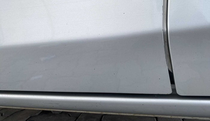 2011 Toyota Etios G, Petrol, Manual, 60,404 km, Front passenger door - Minor scratches