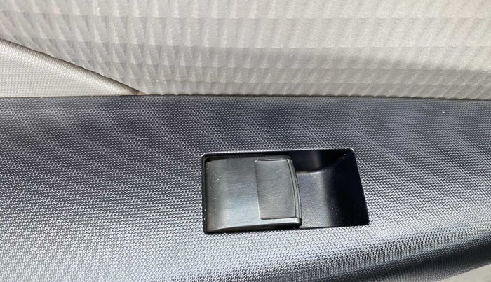 2011 Toyota Etios G, Petrol, Manual, 60,404 km, Left front window switch / handle - Power window makes minor noise
