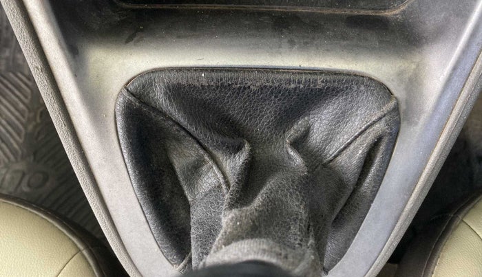 2014 Hyundai i10 MAGNA 1.1, Petrol, Manual, 55,165 km, Gear lever - Boot cover slightly torn