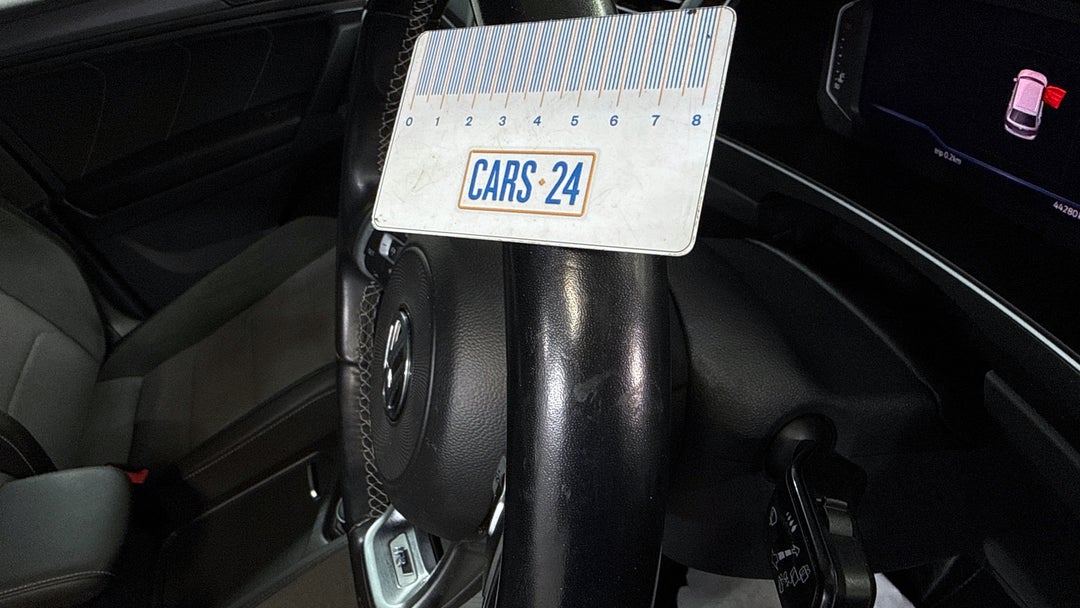 2019 Volkswagen Tiguan 132 Tsi R-line Edition, Automatic, 44280 km, Steering Wheel Body Wear