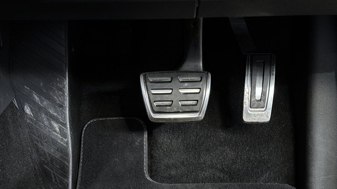 2019 Volkswagen Tiguan 132 Tsi R-line Edition, Automatic, 44280 km, Pedals and Footmat