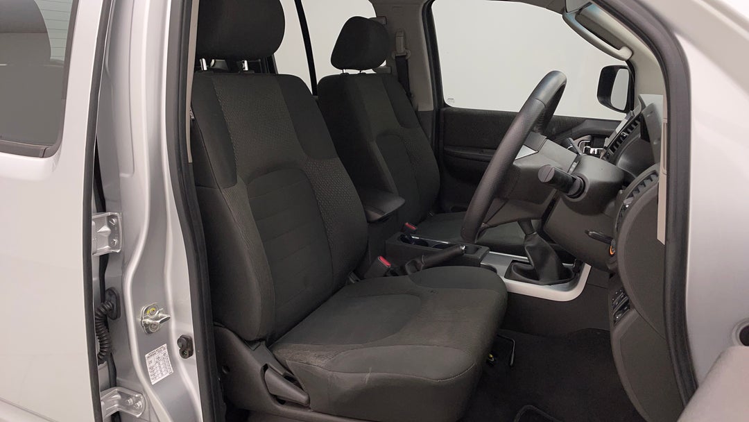 2013 Nissan Navara St (4x4), Manual, 232773 km, Right Side Front Door Cabin View