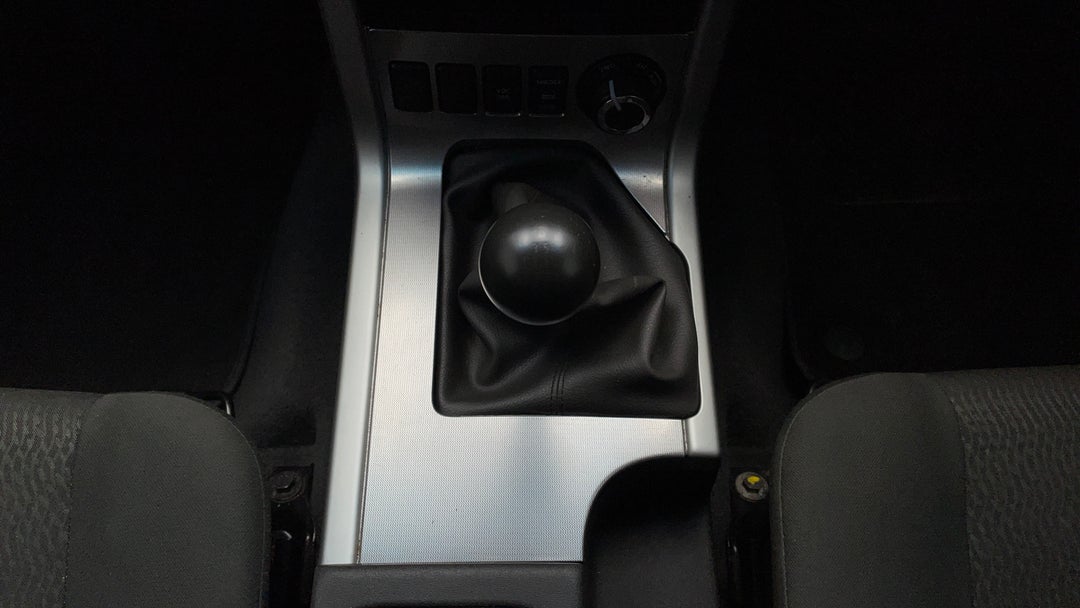 2013 Nissan Navara St (4x4), Manual, 232773 km, Gear Lever 