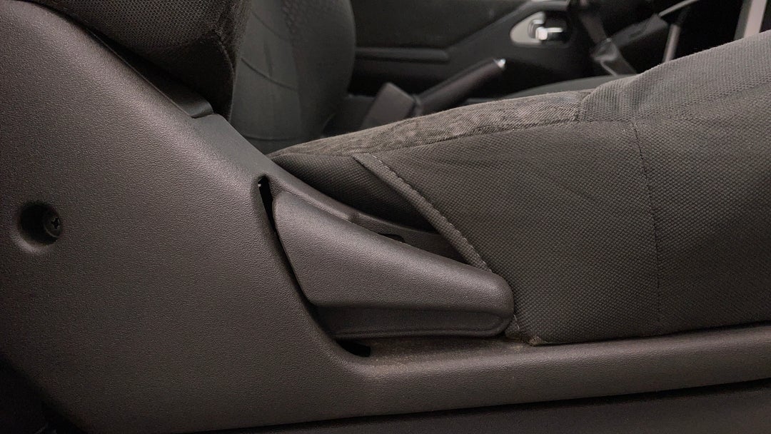 2013 Nissan Navara St (4x4), Manual, 232773 km, Drivers Side Adjustment Panel