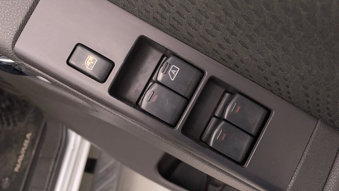 2013 Nissan Navara St (4x4), Manual, 232773 km, Drivers Side Door Panel Controls