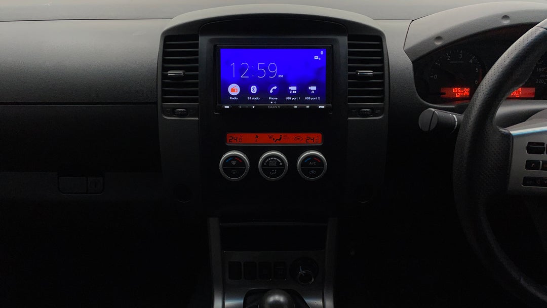 2013 Nissan Navara St (4x4), Manual, 232773 km, Center Console