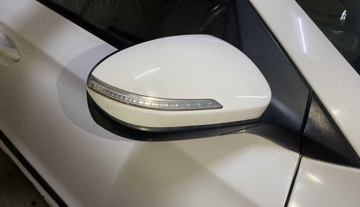 2020 Hyundai Elite i20 SPORTZ PLUS 1.2, Petrol, Manual, 35,341 km, Right rear-view mirror - Indicator light has minor damage