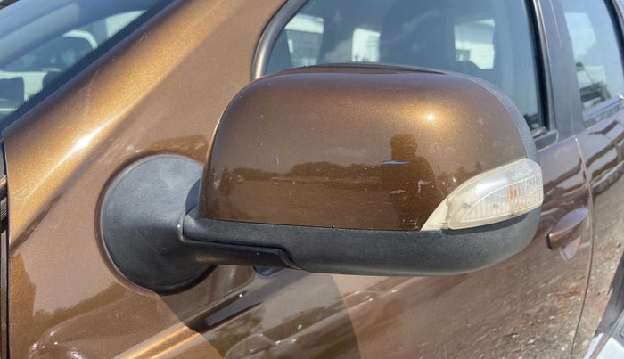 2017 Renault Duster 110 PS RXZ DIESEL, Diesel, Manual, 1,01,034 km, Left rear-view mirror - Indicator light has minor damage