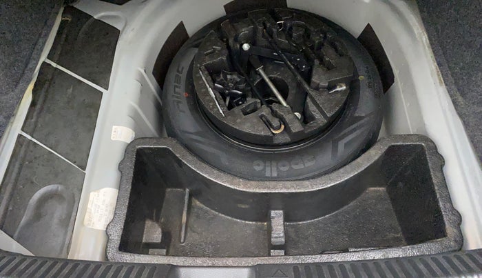 2016 Volkswagen Vento HIGHLINE DIESEL 1.5, Diesel, Manual, 1,14,827 km, Spare Tyre