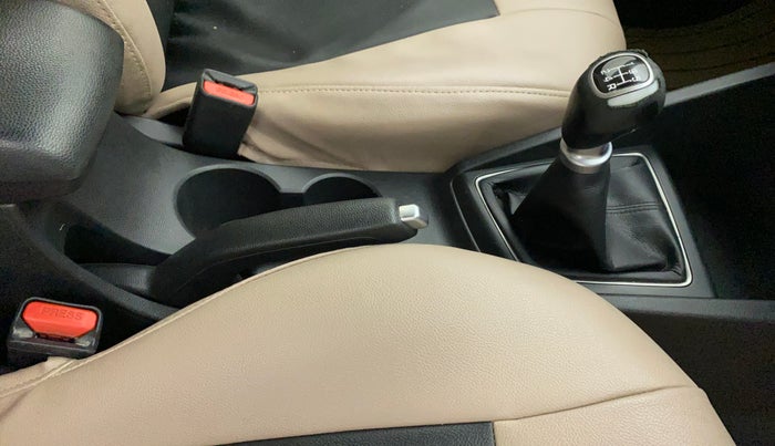 2015 Hyundai Elite i20 ASTA 1.2 (O), Petrol, Manual, 1,00,681 km, Gear Lever
