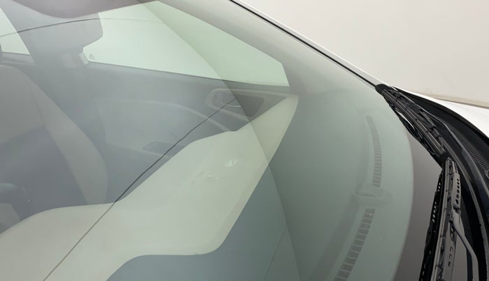 2015 Hyundai Elite i20 ASTA 1.2 (O), Petrol, Manual, 1,00,681 km, Front windshield - Minor spot on windshield