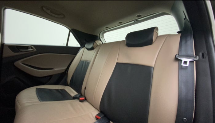 2015 Hyundai Elite i20 ASTA 1.2 (O), Petrol, Manual, 1,00,681 km, Right Side Rear Door Cabin