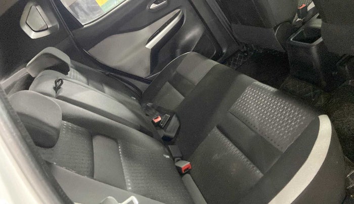 2022 Nissan MAGNITE XV TURBO CVT, Petrol, Automatic, 4,352 km, Second-row right seat - Cover slightly stained