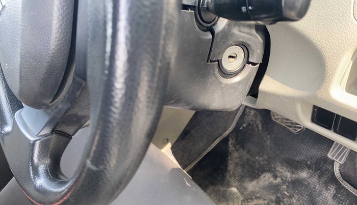 2014 Maruti Celerio VXI AMT, Petrol, Automatic, 56,965 km, Steering wheel - Steering cover is minor torn