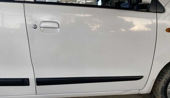 2014 Maruti Wagon R 1.0 VXI, CNG, Manual, 66,322 km, Driver-side door - Minor scratches