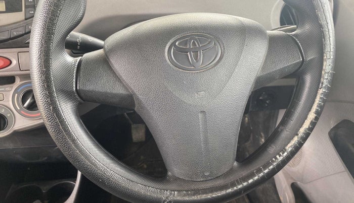 2011 Toyota Etios G, Petrol, Manual, 75,447 km, Steering wheel - Steering cover is minor torn