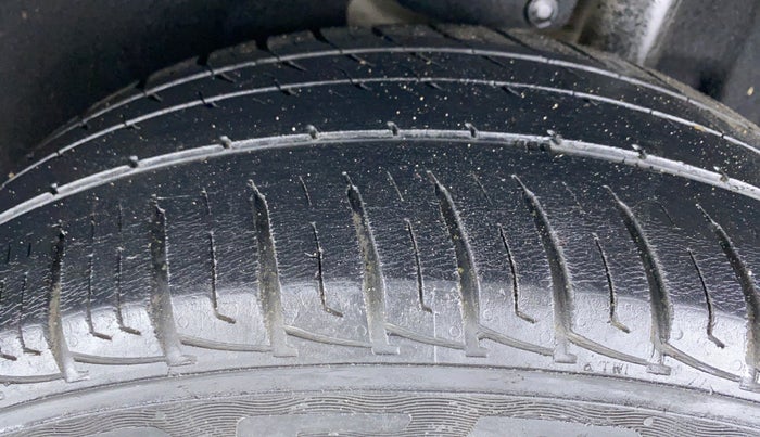 2016 Maruti Vitara Brezza VDI OPT, Diesel, Manual, 31,298 km, Left Rear Tyre Tread
