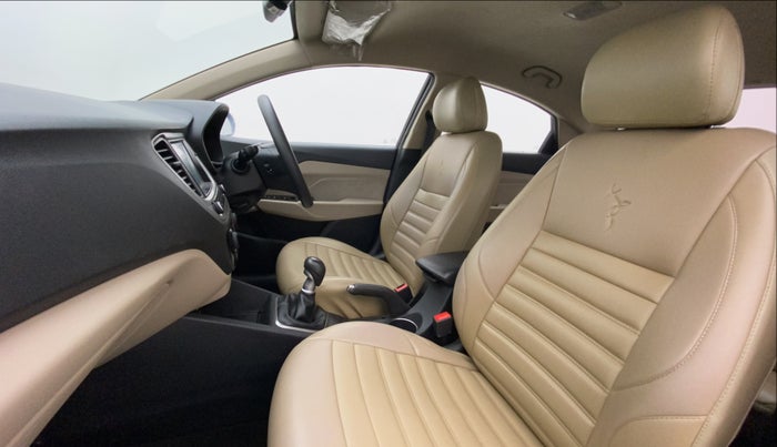 2018 Hyundai Verna 1.6 VTVT SX, Petrol, Manual, 23,948 km, Right Side Front Door Cabin
