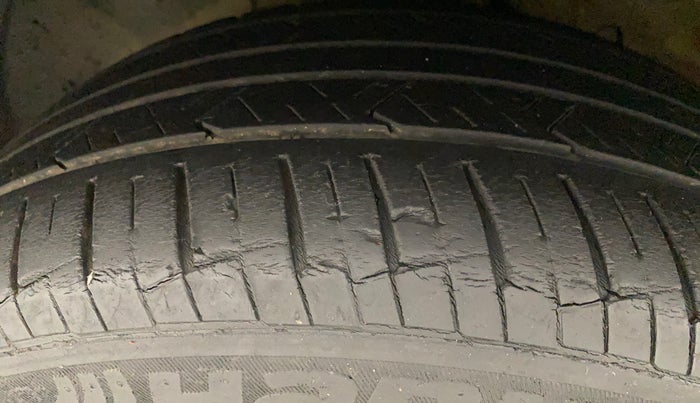 2018 Hyundai Verna 1.6 VTVT SX, Petrol, Manual, 23,948 km, Left Front Tyre Tread