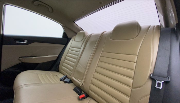 2018 Hyundai Verna 1.6 VTVT SX, Petrol, Manual, 23,948 km, Right Side Rear Door Cabin