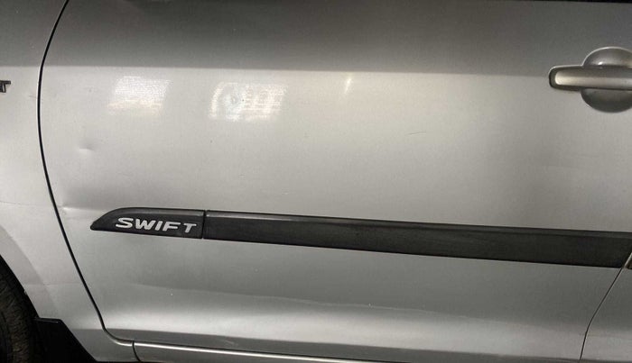 2012 Maruti Swift VXI, Petrol, Manual, 1,02,912 km, Front passenger door - Minor scratches