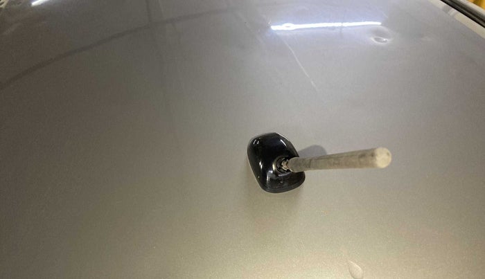 2012 Maruti Swift VXI, Petrol, Manual, 1,02,912 km, Roof - Antenna has minor damage