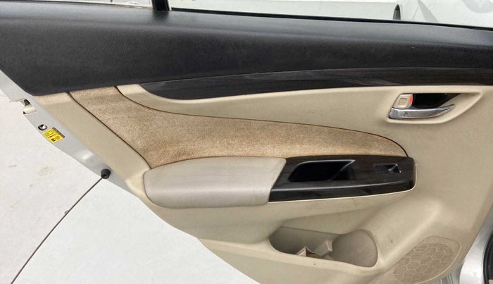 2016 Maruti Ciaz VXI+, Petrol, Manual, 76,073 km, Front passenger door - Trim has minor damage
