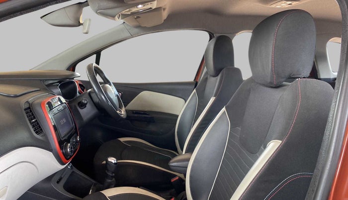 2018 Renault Captur RXT DIESEL DUAL TONE, Diesel, Manual, 68,194 km, Right Side Front Door Cabin