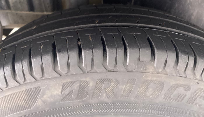 2017 Maruti Swift VXI D, Petrol, Manual, 73,372 km, Right Rear Tyre Tread