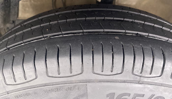 2017 Maruti Swift VXI D, Petrol, Manual, 73,372 km, Left Front Tyre Tread