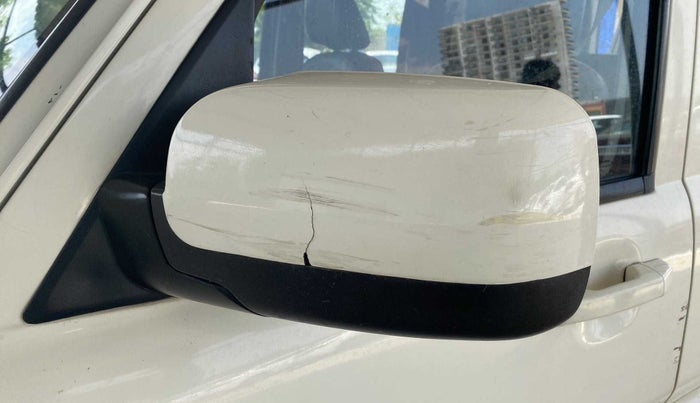 2018 Mahindra Scorpio S5, Diesel, Manual, 57,661 km, Left rear-view mirror - Cover has minor damage